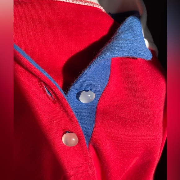 Small vintage polo shirt, red with blue and white lapel details - Picture 3 of 3